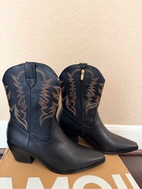 Cowgirl Boots Mid Calf Size 9